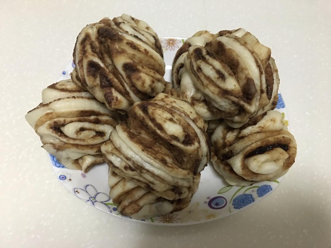 料特足的麻酱花卷，松软香甜可好吃啦！