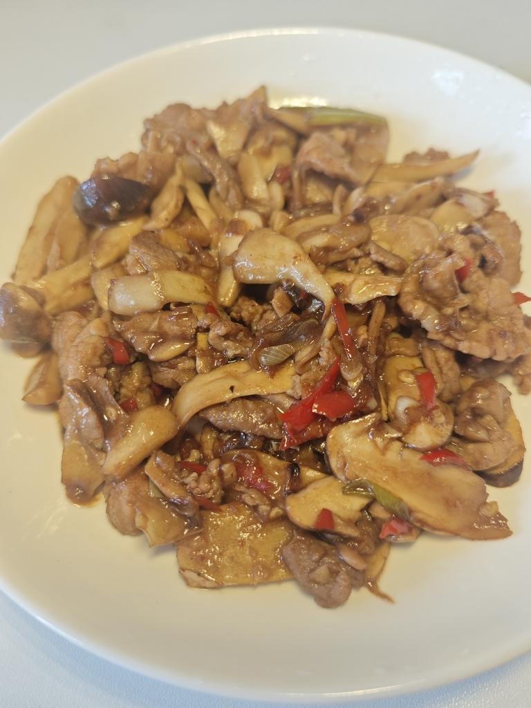 姬松茸炒肉片