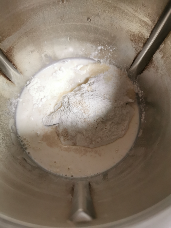 中种牛奶卷的做法 步骤1