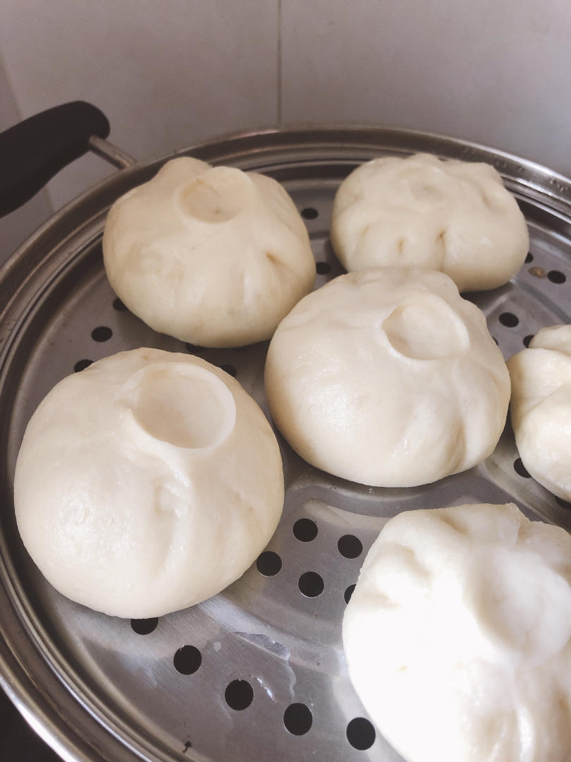 暄软可口的豆沙包