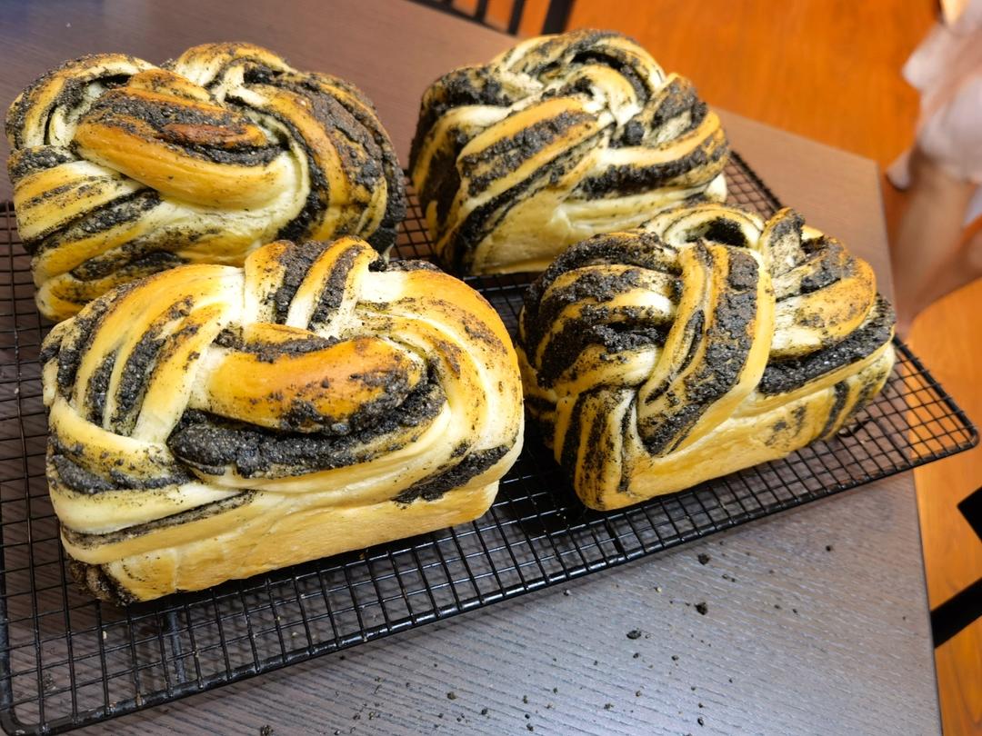 料多多系列--黑芝麻奶酥小吐司