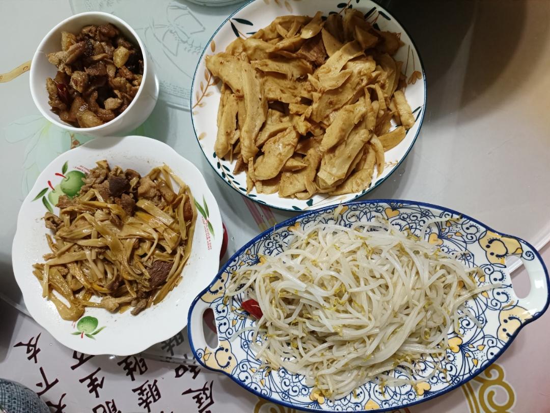 黄花菜炒肉