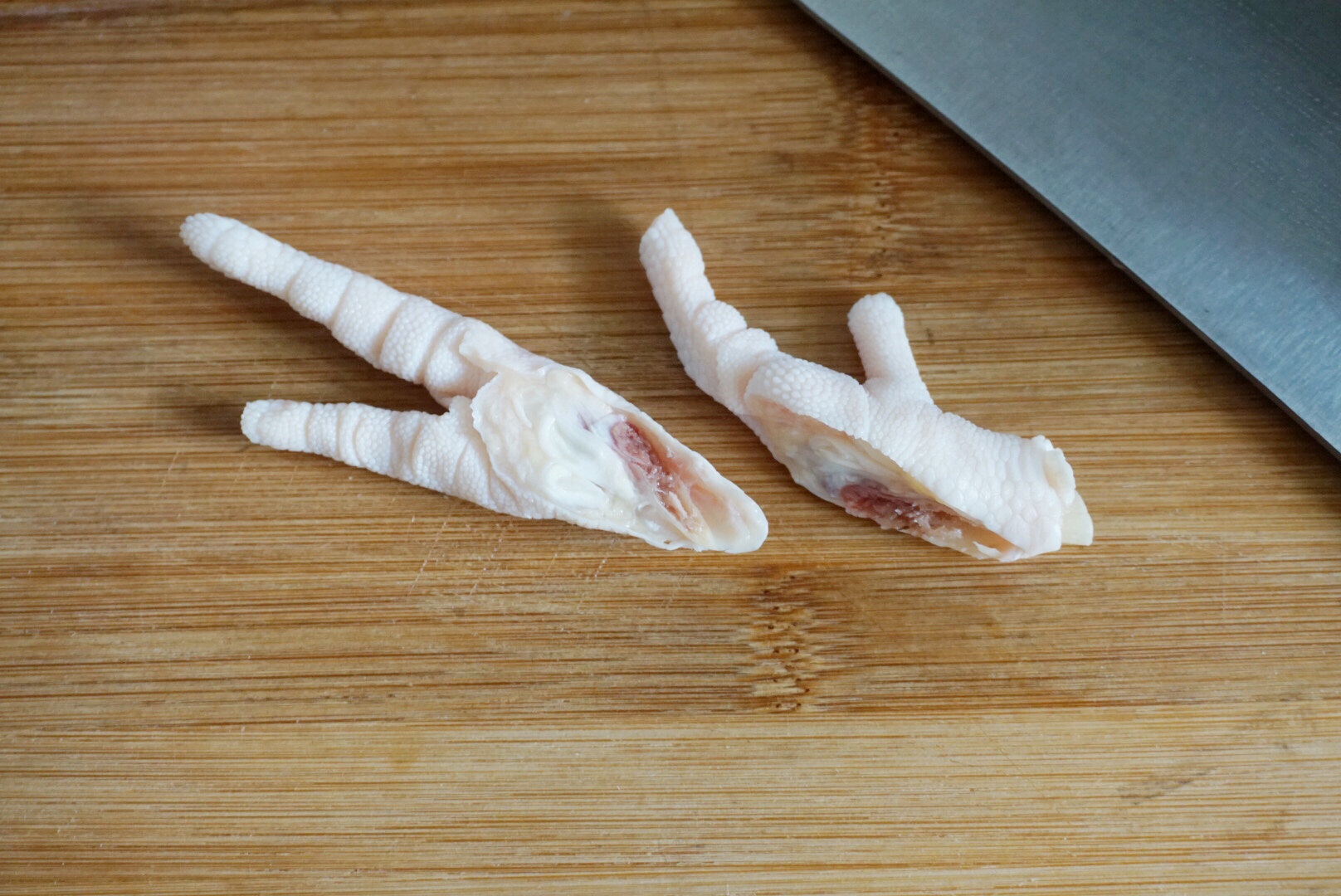 梅干菜烧虎皮凤爪的做法 步骤2