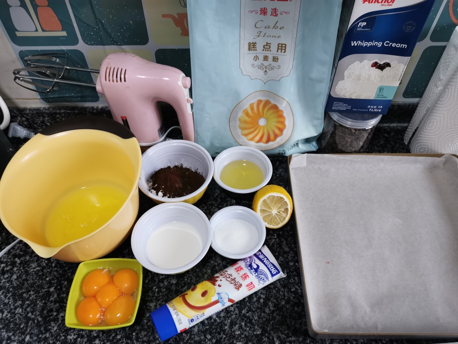 雀巢鹰唛巧克力炼奶浓情巧克力奶油蛋糕的做法 步骤1