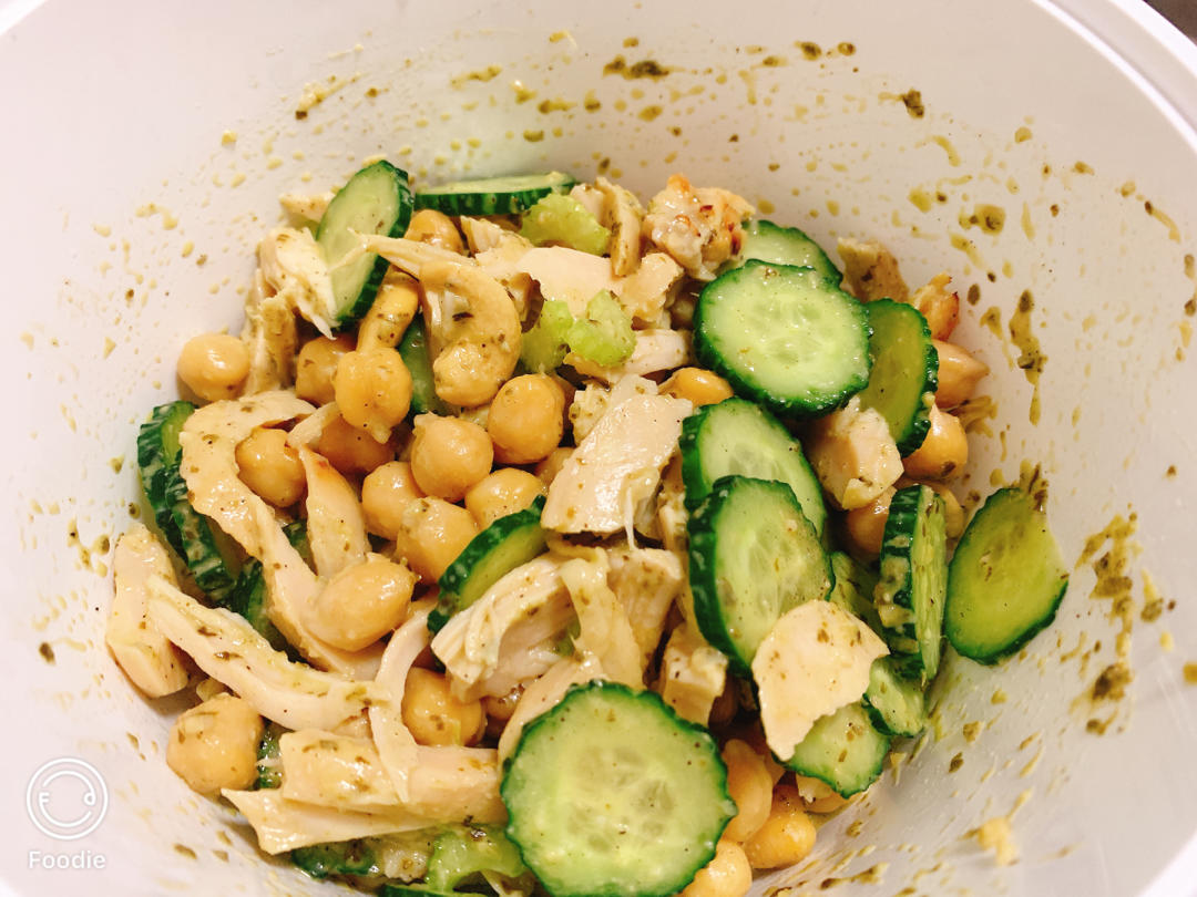 青酱鸡肉鹰嘴豆沙拉Chicken, Chickpea, and Pesto Salad