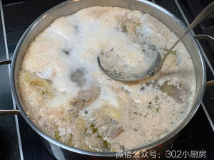 【0160】牛肝菌炖鸡 <302小厨房>的做法 步骤4