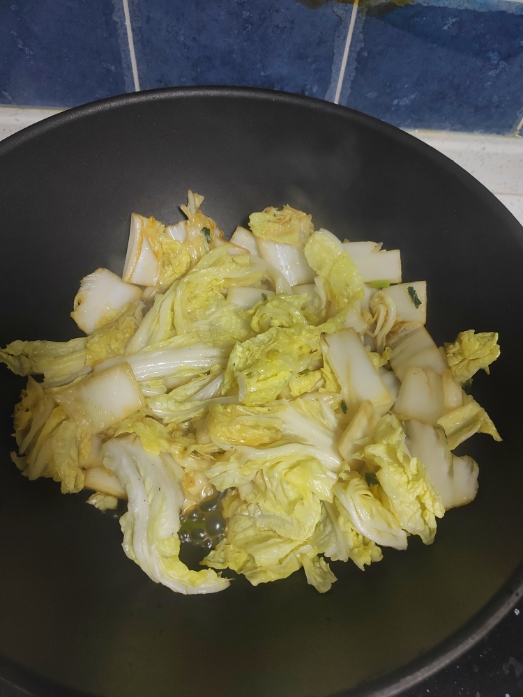 超级简单的减脂炒白菜的做法 步骤6
