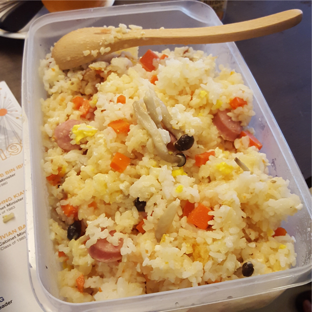 寝室简易电饭锅整个番茄饭（香肠版）