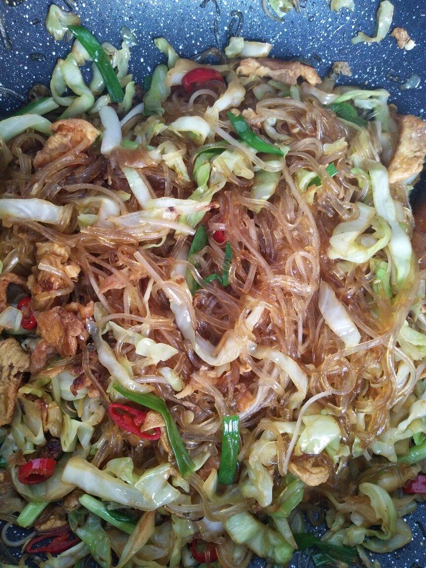 包心菜炒红薯粉丝