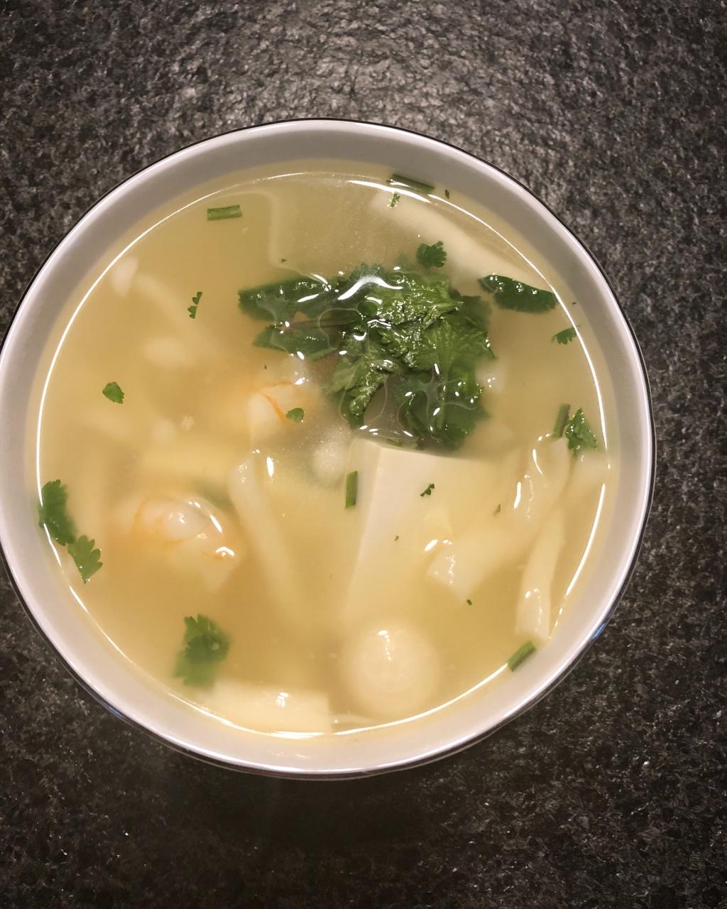 鲜虾白玉菌菇煲