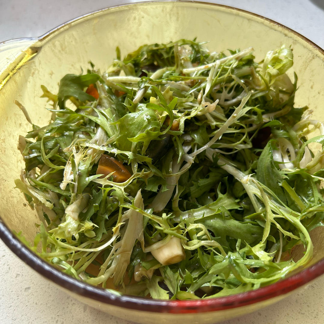 家常凉菜——苦苣拌皮蛋