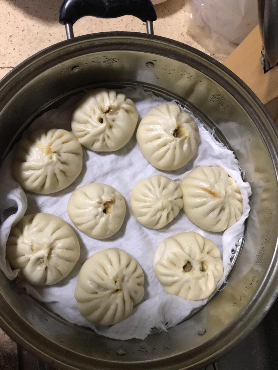 松软多汁的肉包子