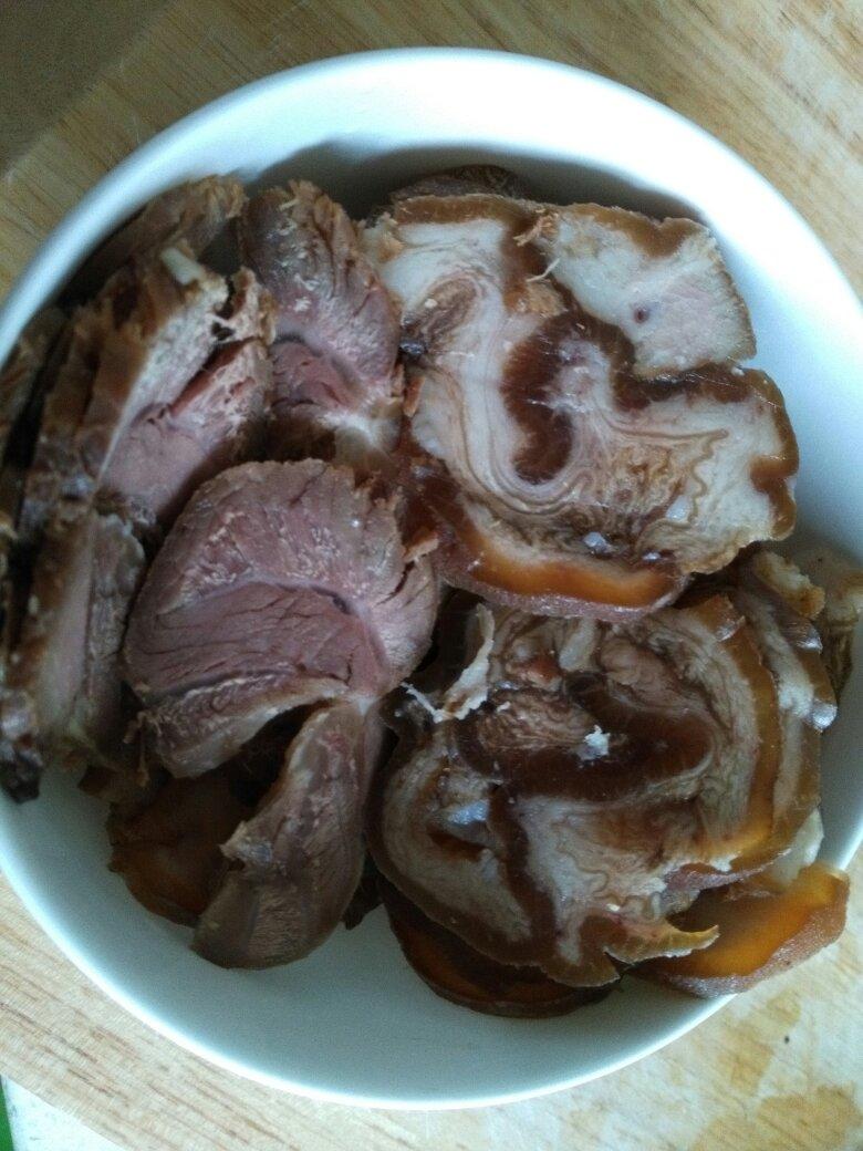 秘制酱肘子