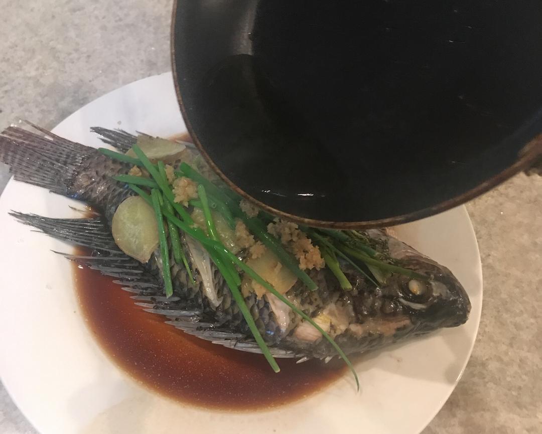 超级鲜美的快手清蒸鱼77自制蒸鱼酱油蒸鱼豉油的做法 步骤11