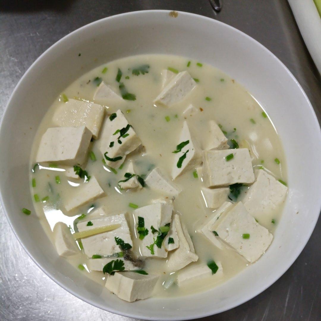 鲫鱼汤(鲫鱼豆腐汤)