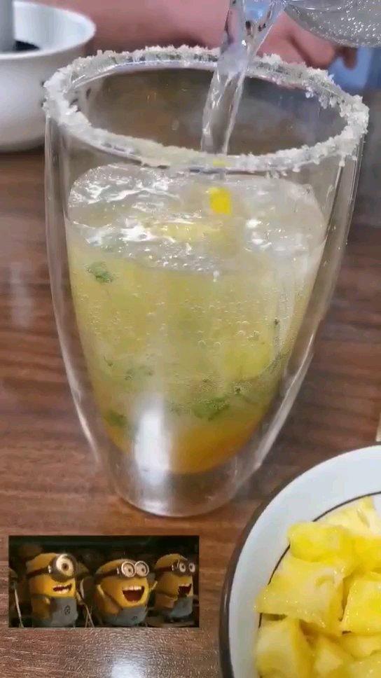 小凤仙（凤梨香柠气泡水）