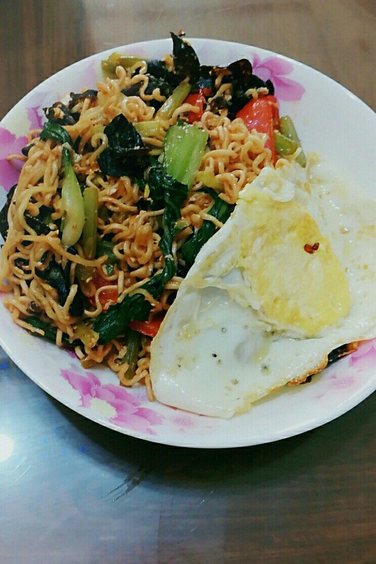 路边摊风味炒方便面