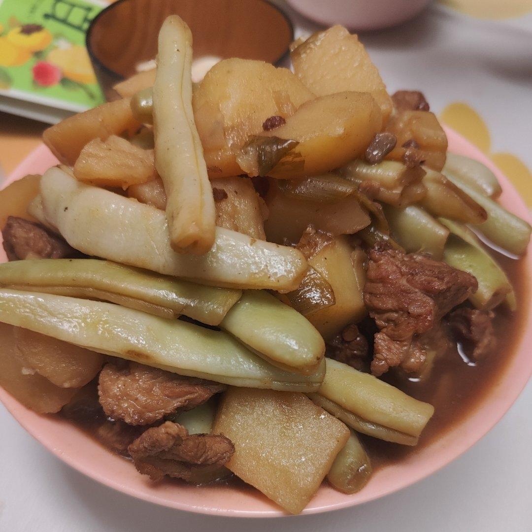 绝对正宗的东北土豆豆角炖五花肉