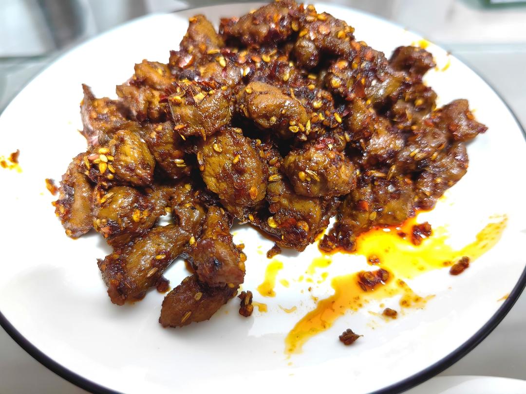 把猪肉放锅里蒸一蒸，出锅真是太香了，第一次见这样做的，真解馋