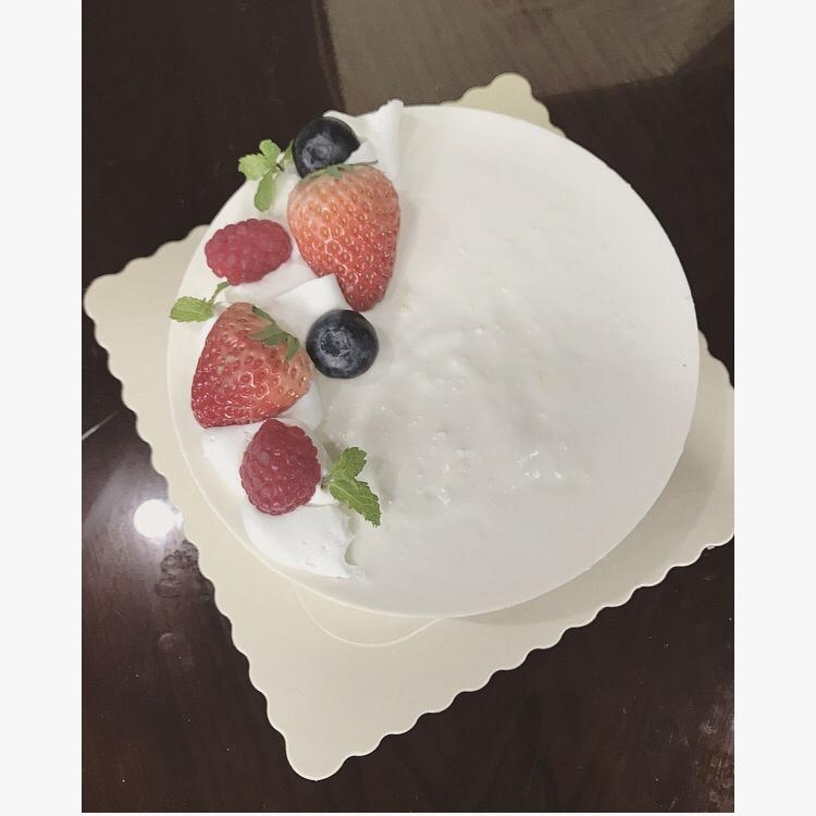 草莓流心生乳酪慕斯蛋糕