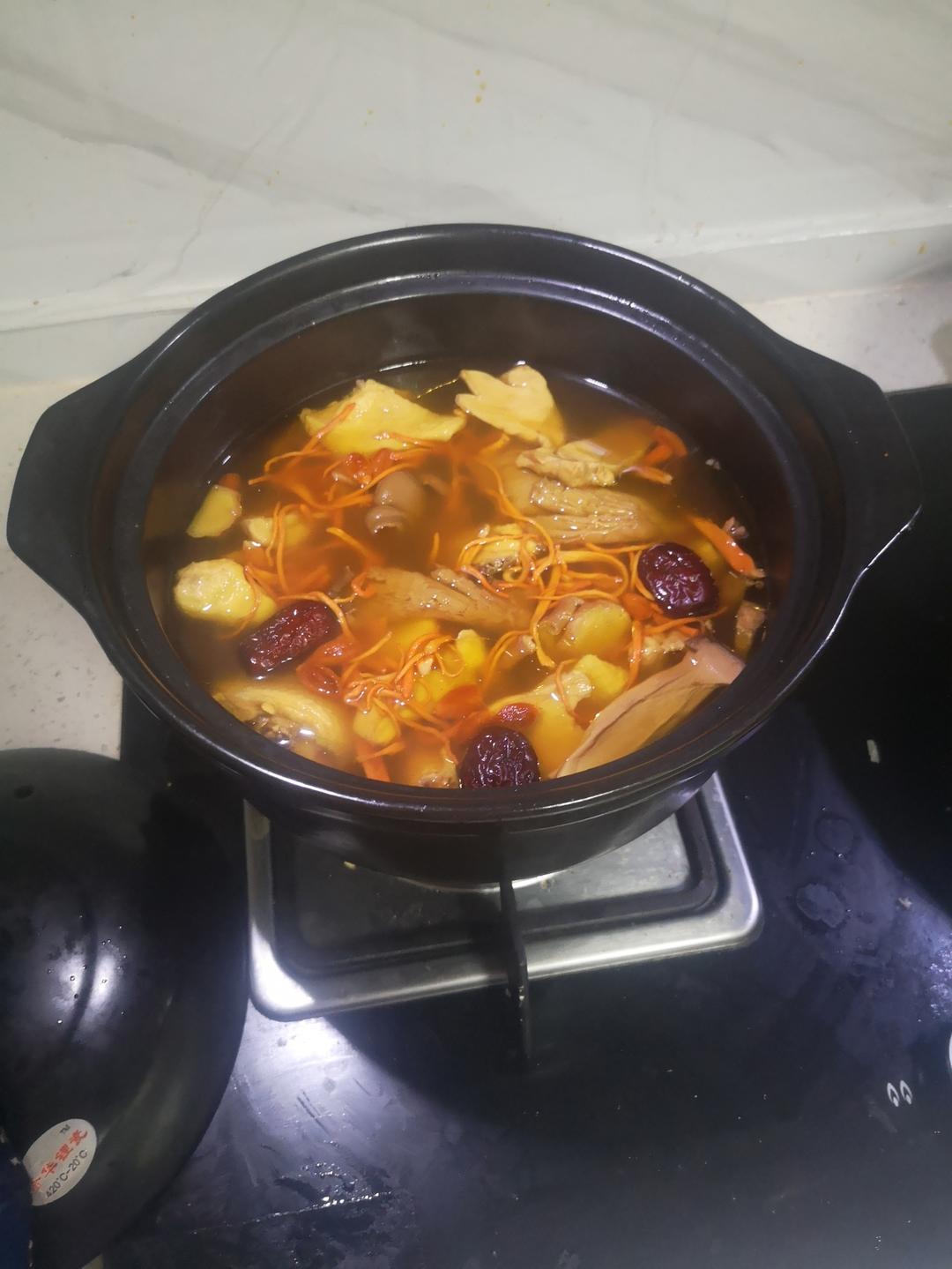 强身健体，提高免疫力
【姬松茸虫草花鸡汤】