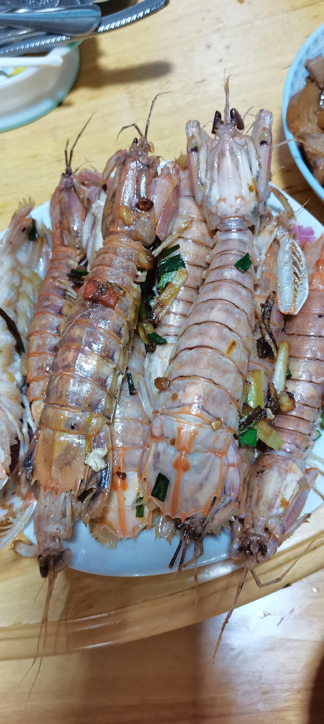 无油炸版的椒盐皮皮虾和巧拨虾壳的方法