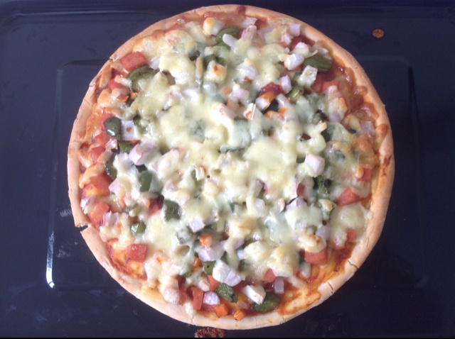 薄饼脆皮火腿pizza