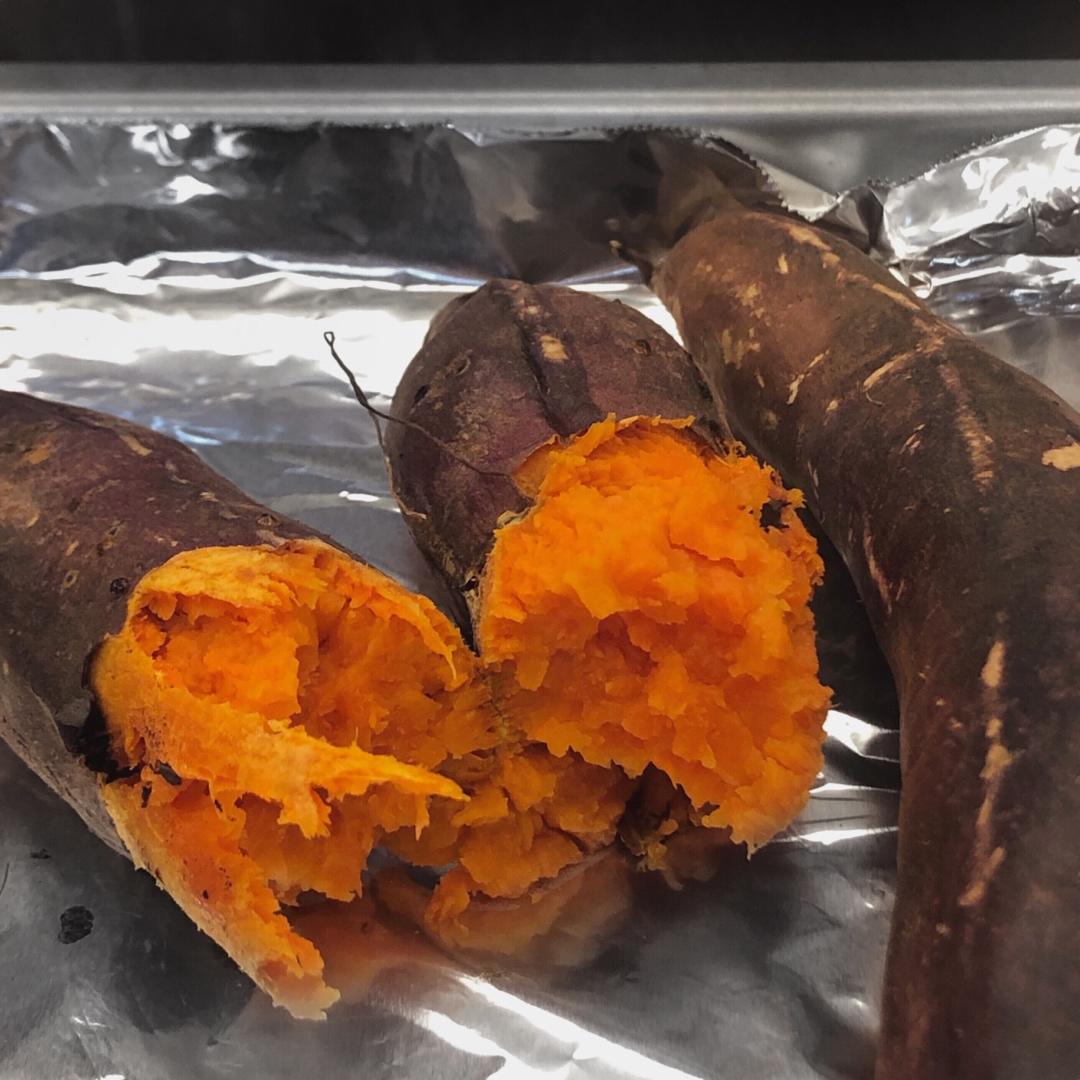 呕啦做的烤红薯
