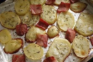 百里香烤土豆、培根的做法 步骤3
