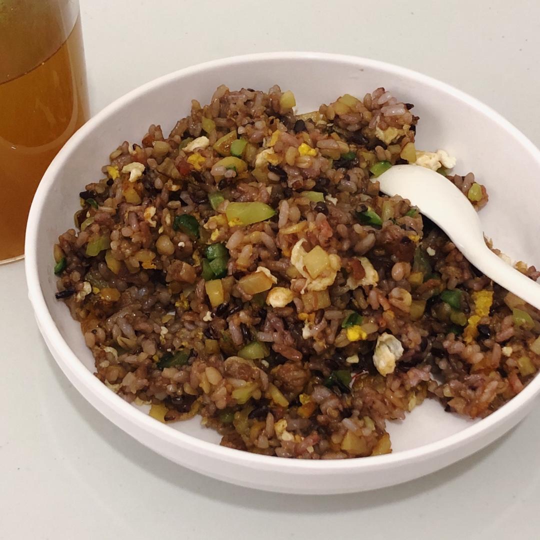 厨师长教你“蛋炒饭”如何做才好吃，答案都在这里面！