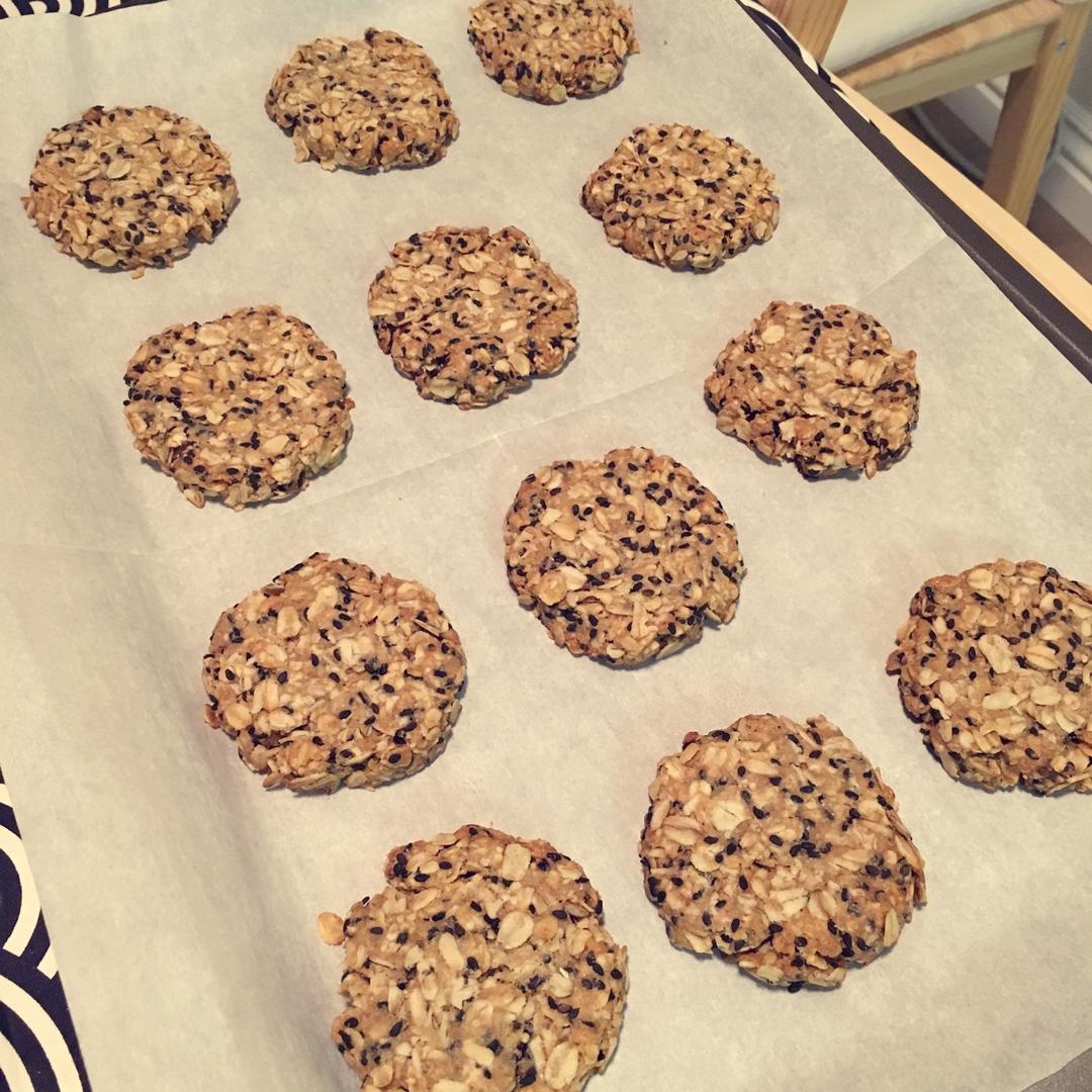 素食:有机燕麦芝麻大饼干