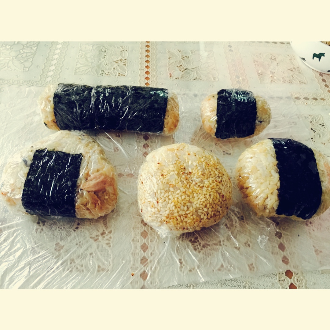 on2做的吞拿鱼饭团tunaonigiri