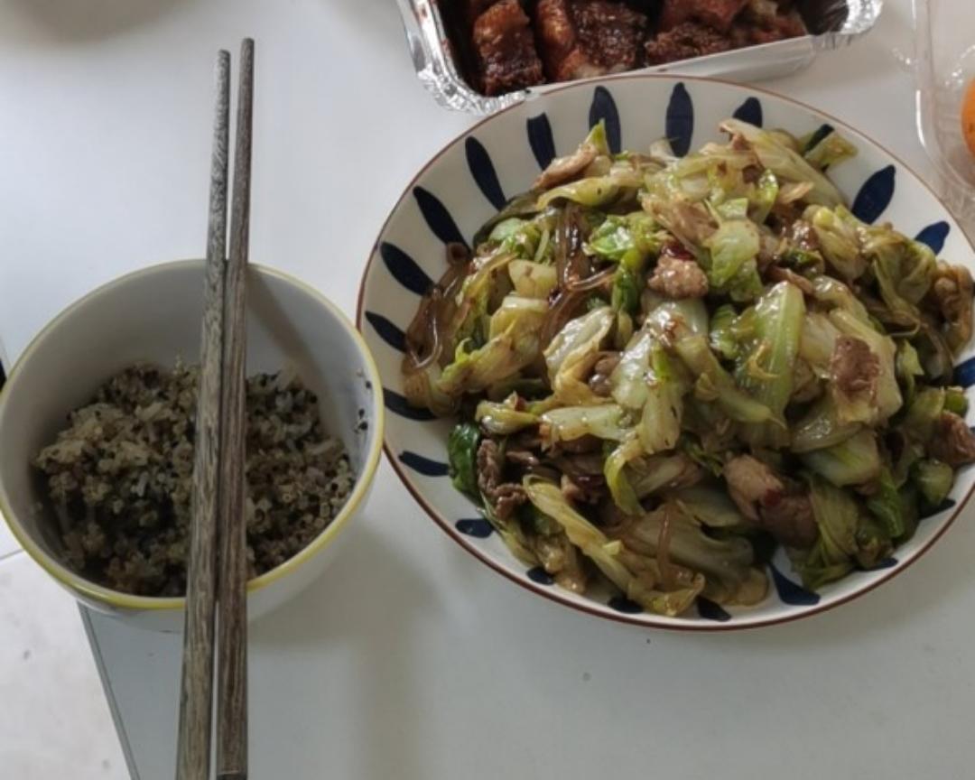 包菜苕粉肉丝的做法