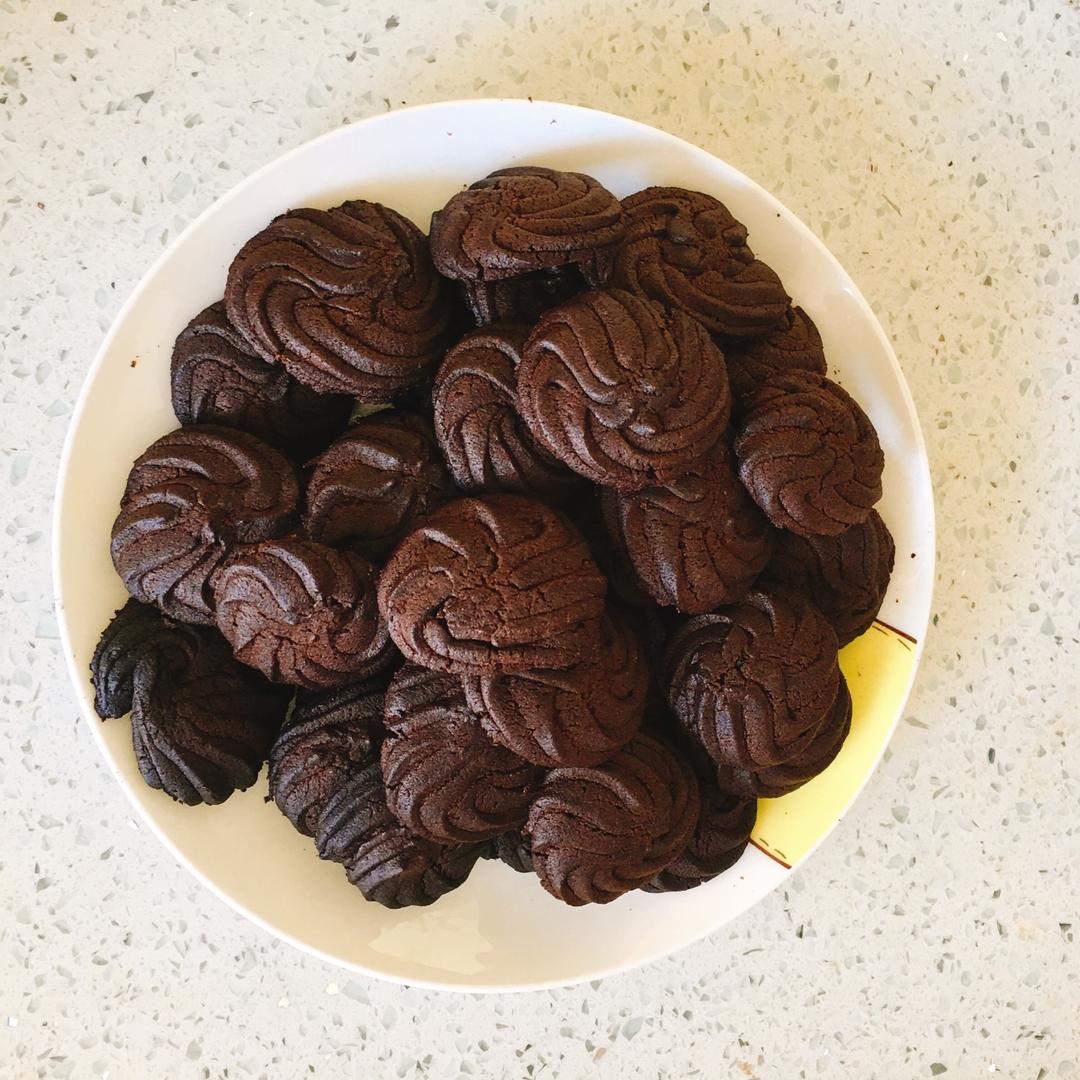 挤花毫无压力的巧克力曲奇