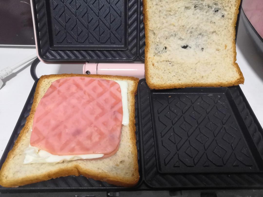 减脂经典酥脆封边全麦火腿蛋三明治的做法