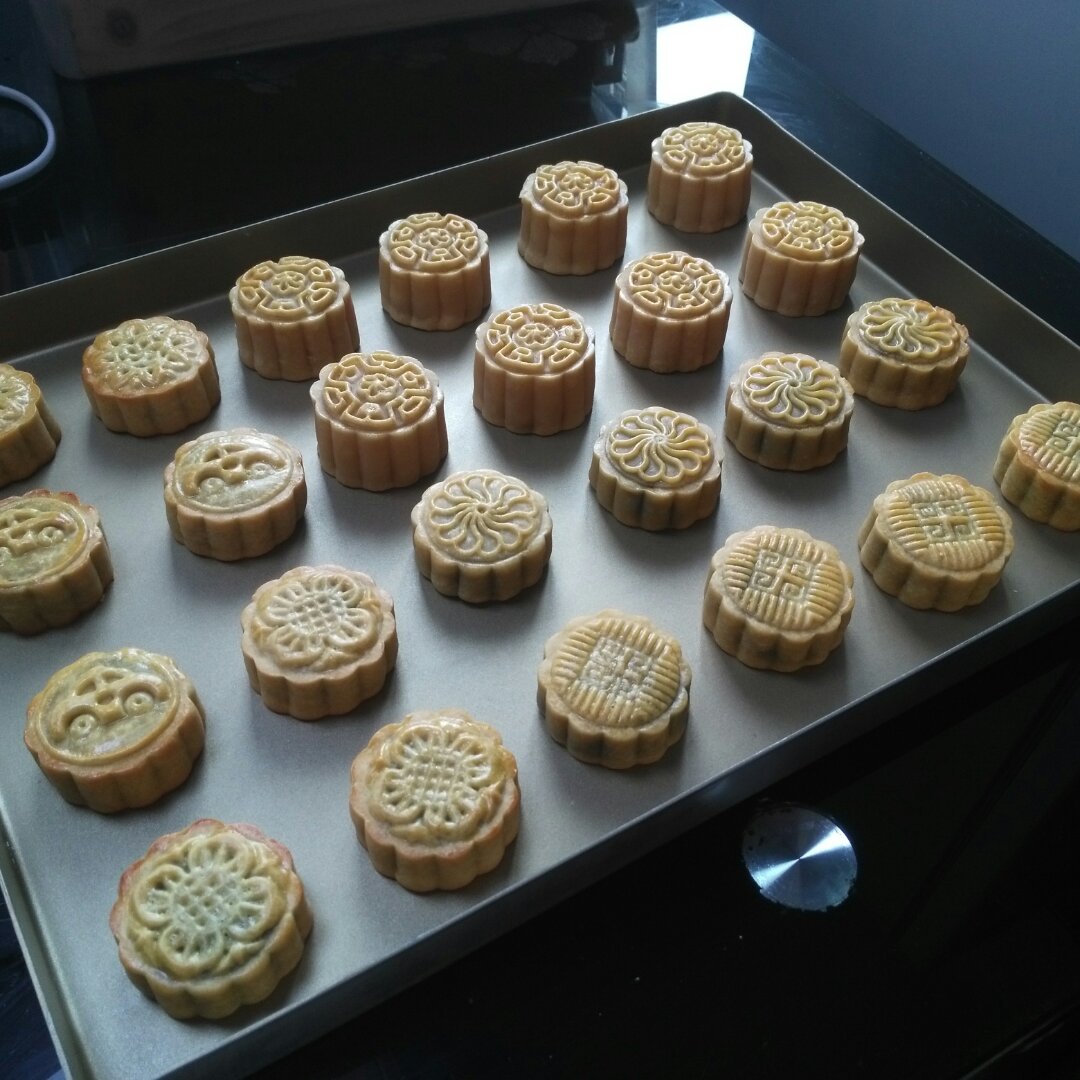 广式月饼—蛋黄莲蓉月饼