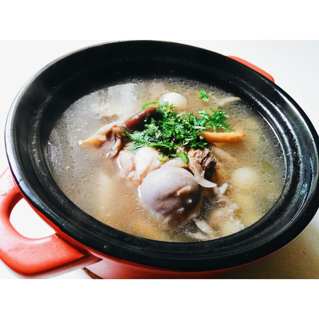 杂骨菌菇汤