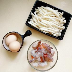 虾仁鸡蛋炒海鲜菇的做法 步骤1