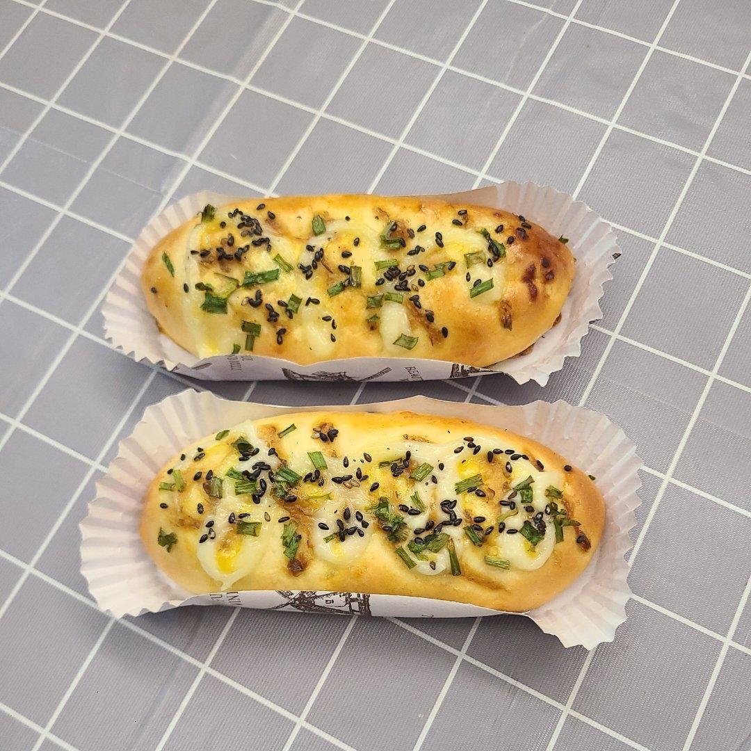 小美葱花肉松面包