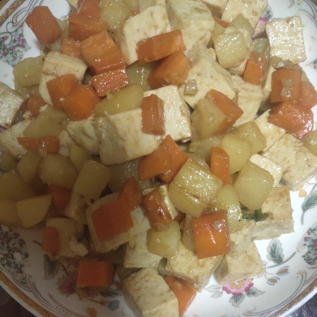 红烧胡萝卜土豆炖老豆腐
