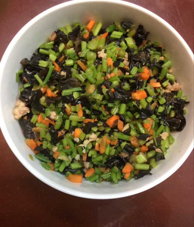 木耳芹菜炒肉末（快手菜）