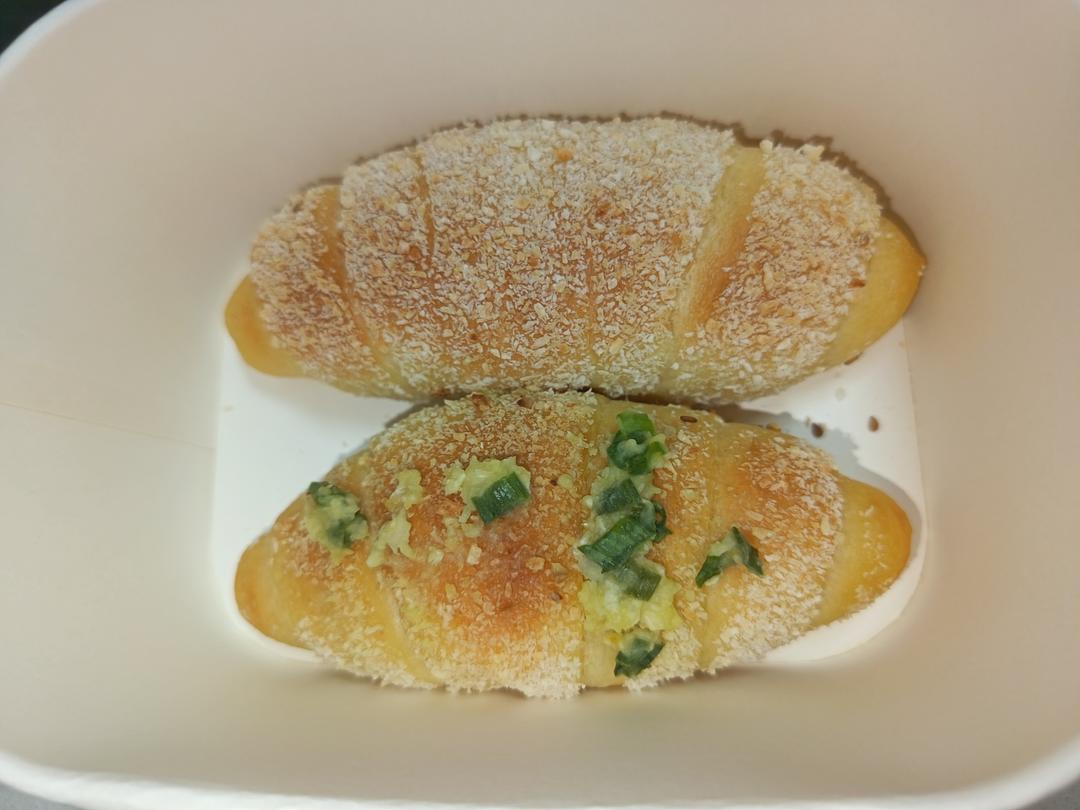 🥐蒜香芝士海盐卷                          小朋友都无法抗住的蒜香卷