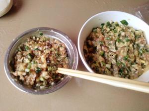 香菇猪肉饺子和白菜香葱饺子的做法 步骤4