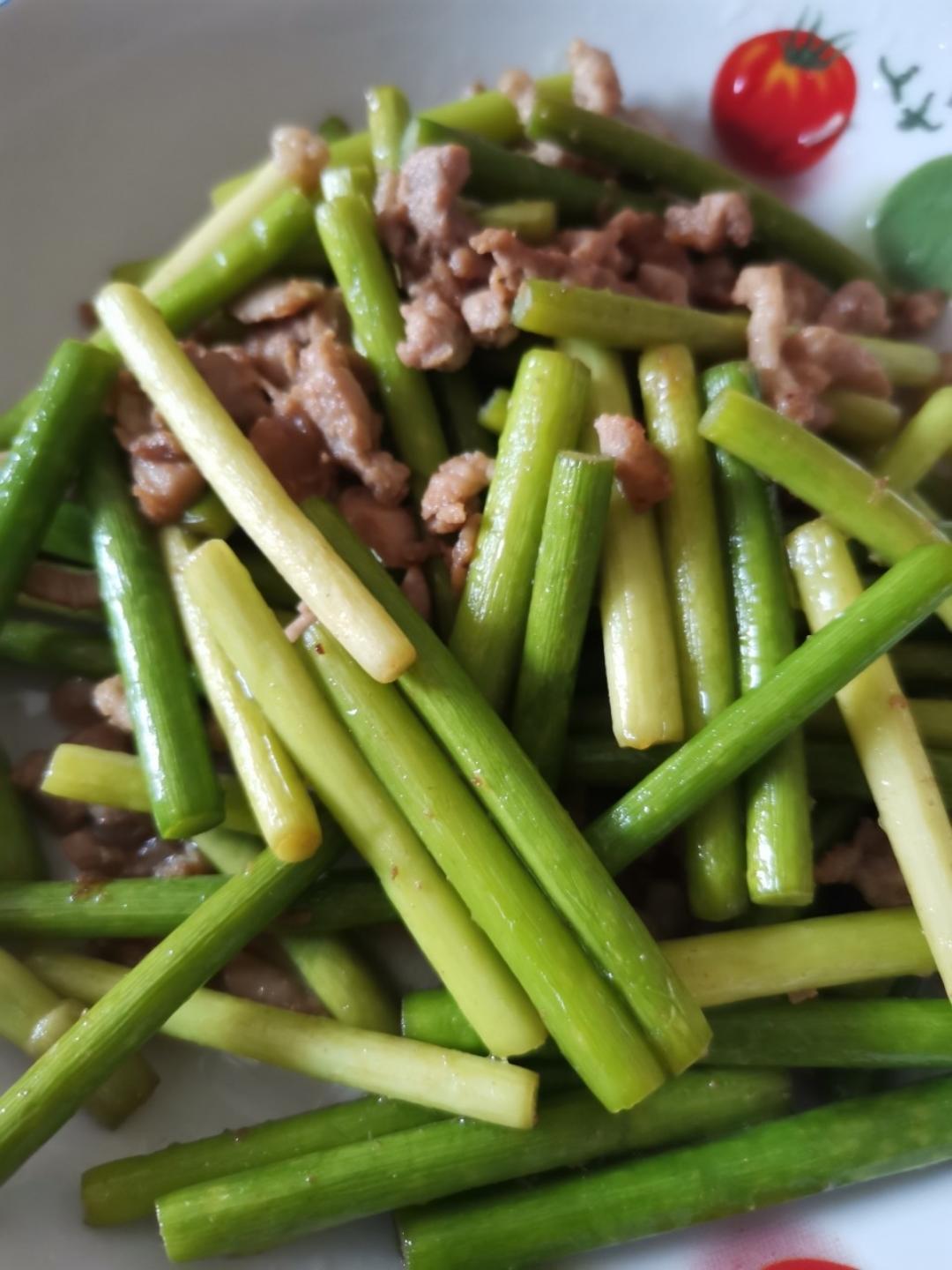 蒜苗炒肉丝