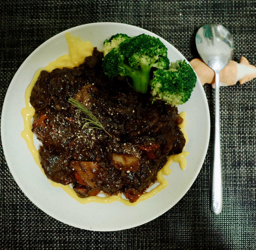 勃艮第红酒炖牛肉boeuf bourguignon（无铸铁锅也能做）