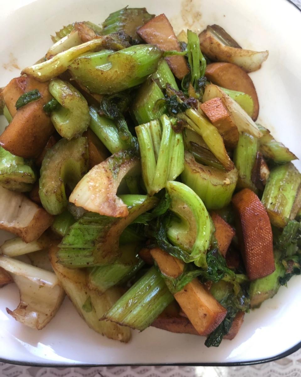 芹菜炒香干
