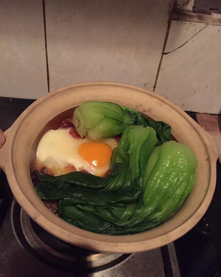 广式腊味煲仔饭