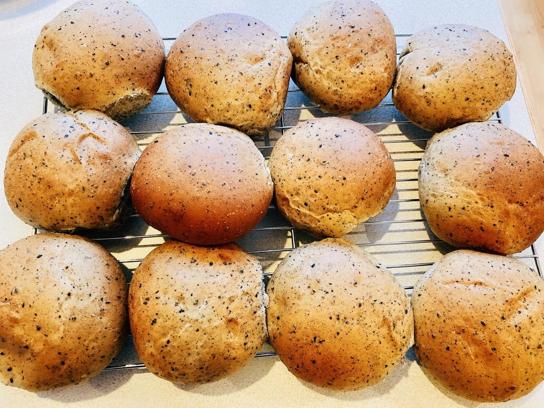 双倍黑芝麻餐包