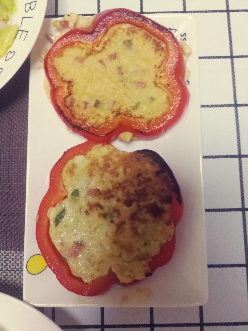 双色彩椒酿蛋饼