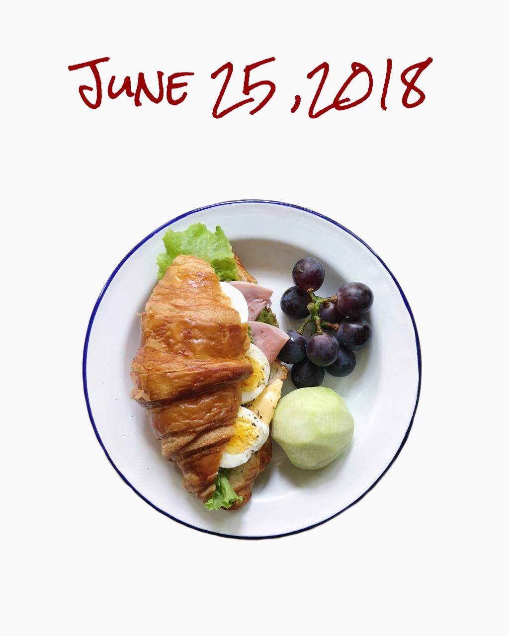 睡沙发才能吃上早餐